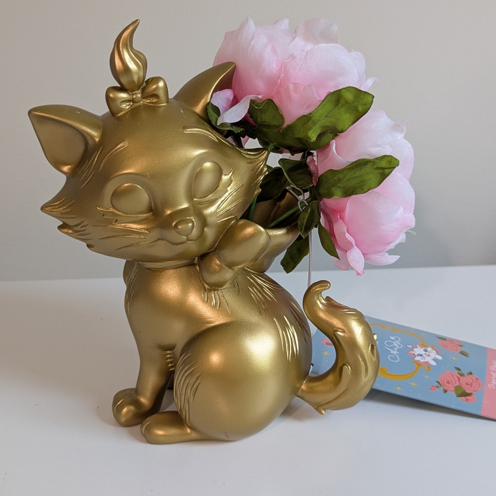 Disney Marie Gold Figurine with Faux Pink Flowers – With Tag